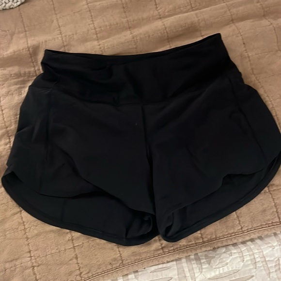 Lululemon shorts size 6 - Picture 1 of 3